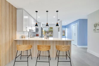 Building Photo - 7898 Eastlake Dr Building Photo - 7898 Eastlake Dr