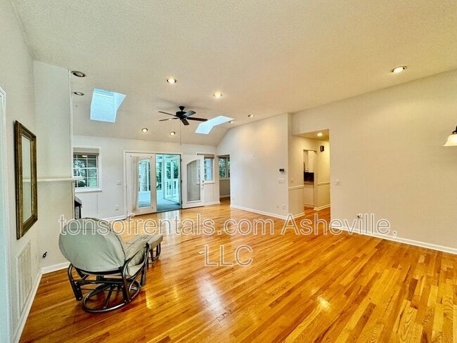 Building Photo - 200 Turkey Pine Ct