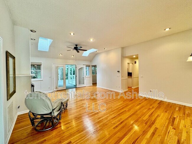 Foto del edificio - 200 Turkey Pine Ct