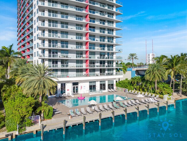 Foto del edificio - 2602 E Hallandale Beach Blvd