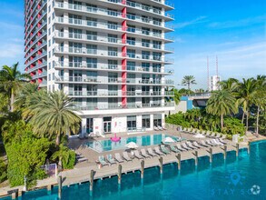 Building Photo - 2602 E Hallandale Beach Blvd
