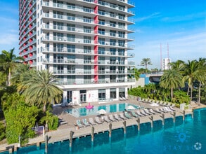 Building Photo - 2602 E Hallandale Beach Blvd