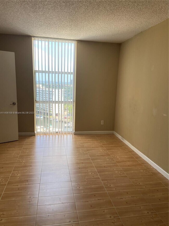 Building Photo - 13499 Biscayne Blvd