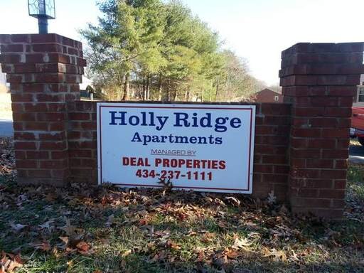 Building Photo - 136 Hollyridge Ct