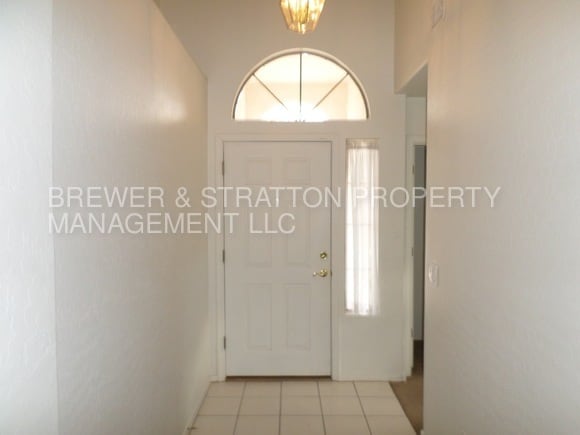 Building Photo - 602 N Piedra