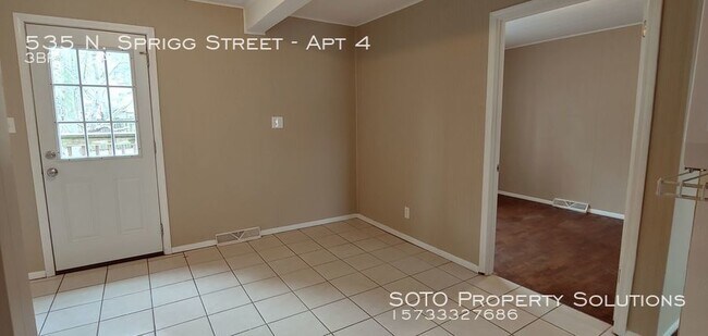 Foto del edificio - 3BD/1BA Pet-Friendly, 3rd Floor Apartment