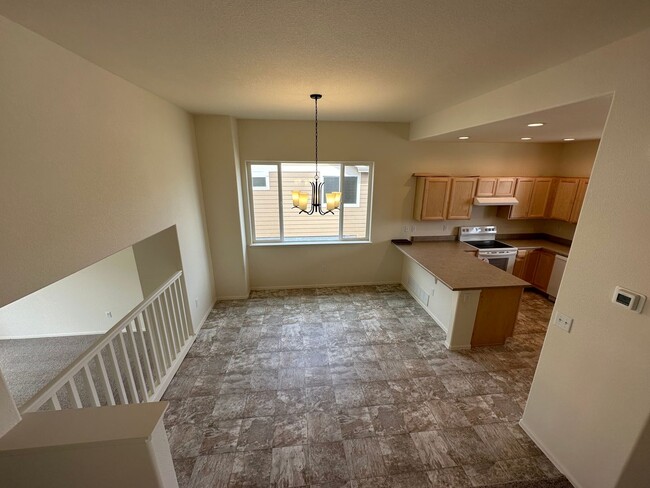 Building Photo - 4Bd 2.5Bath Home Near Downtown Windsor