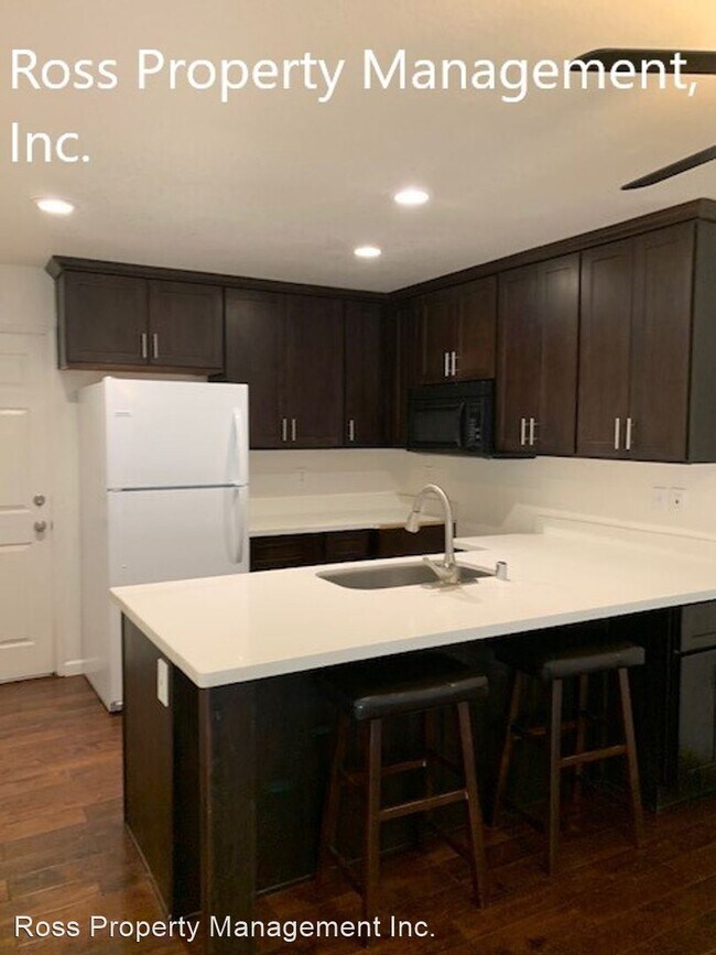 Building Photo - 4 br, 2.5 bath House - 7006 Locust Court