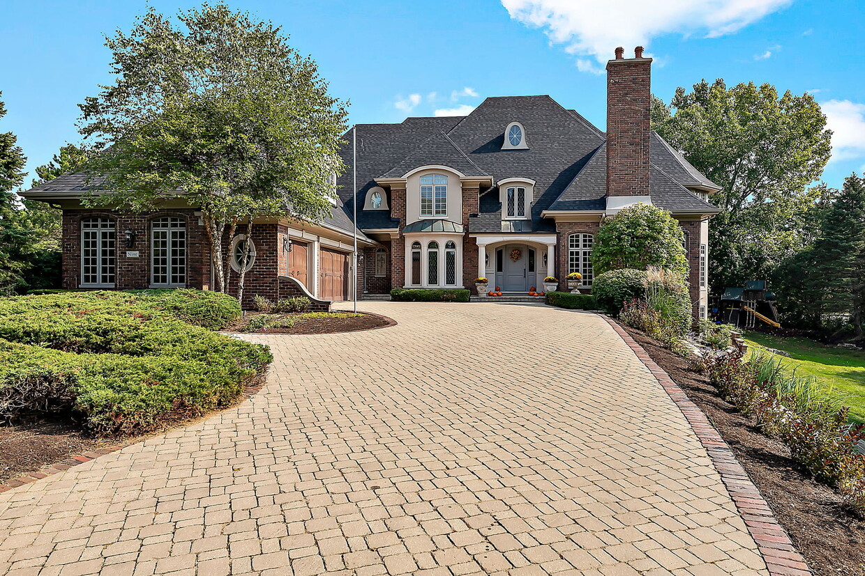 Primary Photo - 9 Longwood Dr