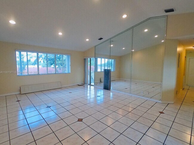 Foto del edificio - 21315 NE 8th Ct
