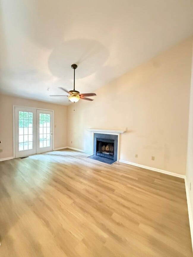 Building Photo - Fox Ridge