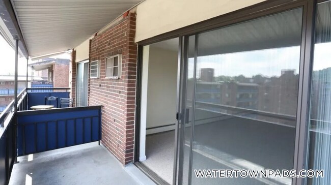 Foto del edificio - 16 Whites Ave