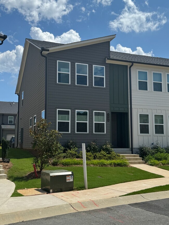 Foto del edificio - 1496 Pinedale Crst NW