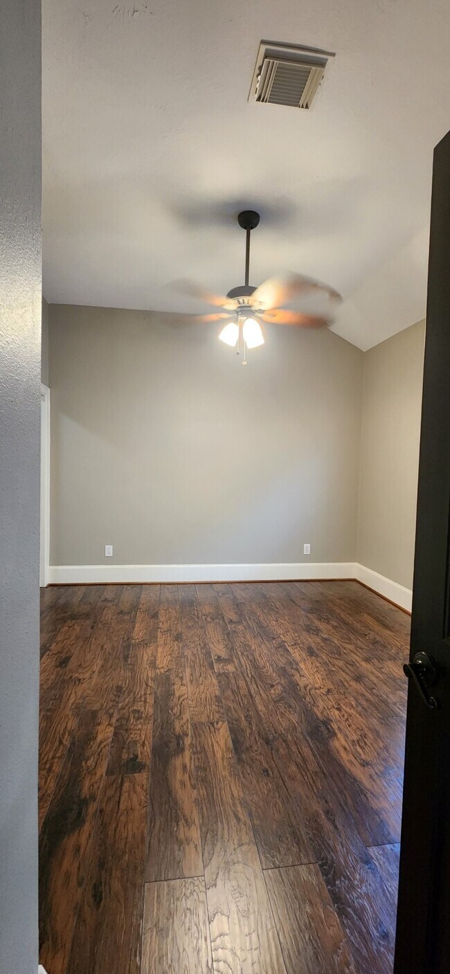 Foto del edificio - 4619 Trembling Forest Ln