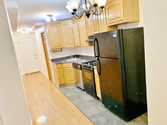 Building Photo - 18-24 21st Rd