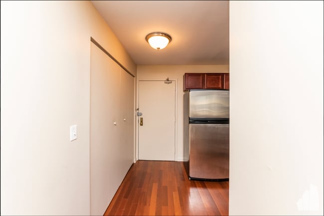 Foto del edificio - 222 E Pearson St