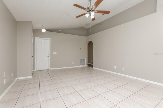 Foto del edificio - 8757 Claiborne Ct