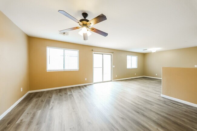 Building Photo - 12927 W Peppertree Ln