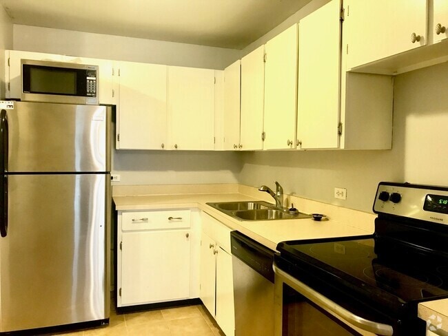 Building Photo - 2020 N Lincoln Park W