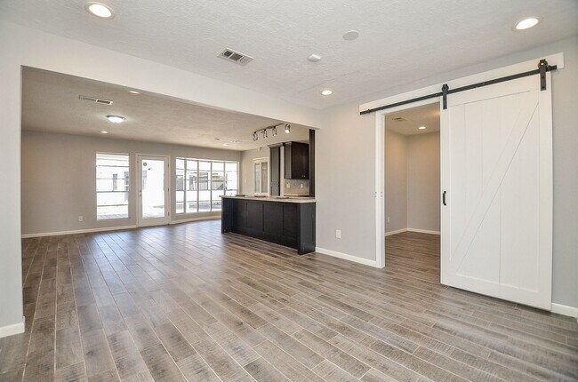 Foto del edificio - 9215 Sharpcrest St