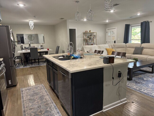 Foto del edificio - 4 Bedroom Single Family Home in Atlanta