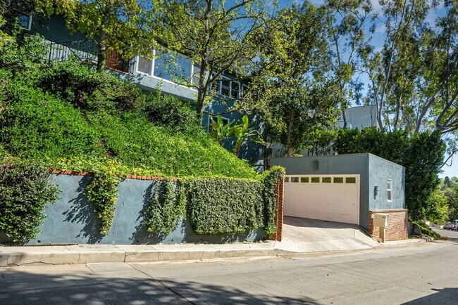 Foto del edificio - Charming Mid-Century Home for Lease in Pasadena’s San Rafael Hills