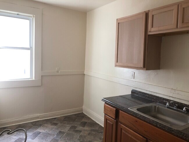 Kitchen - 359 Garson Ave