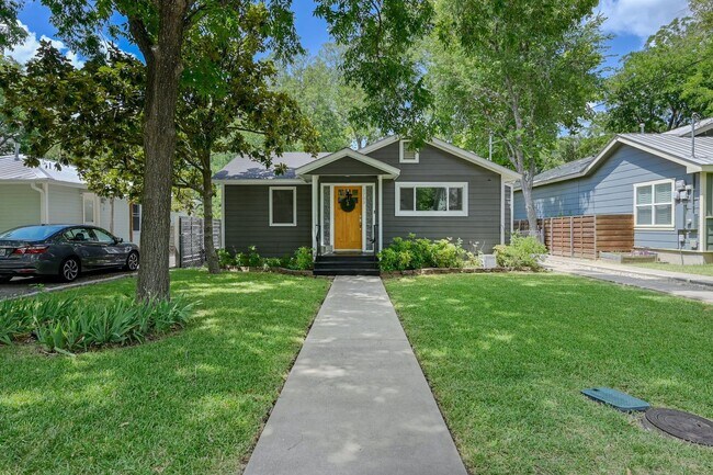 Foto del edificio - Unbelievable Brentwood Home + Separate Hom...