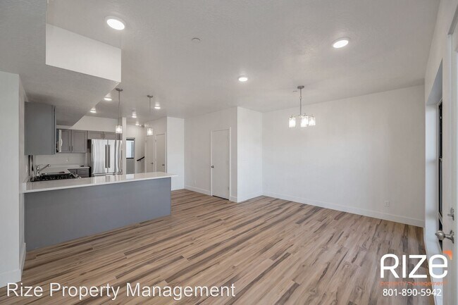 Foto del edificio - 3 br, 2.5 bath House - 20 W 1700 S #B2