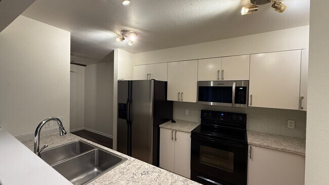 Foto del edificio - 2-Bedroom, 2-Bath Condo Near City Center i...
