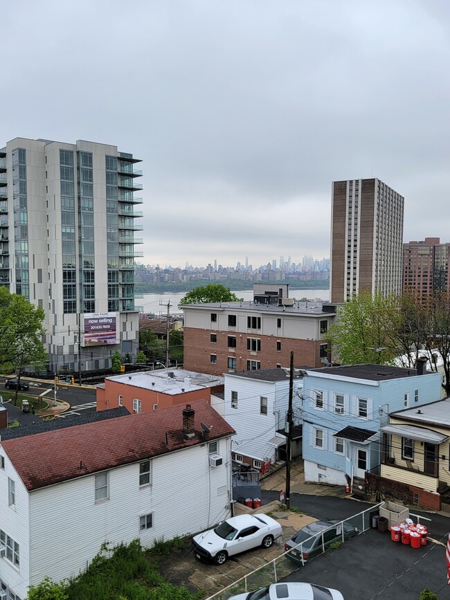 Building Photo - 314 Palisade Ave