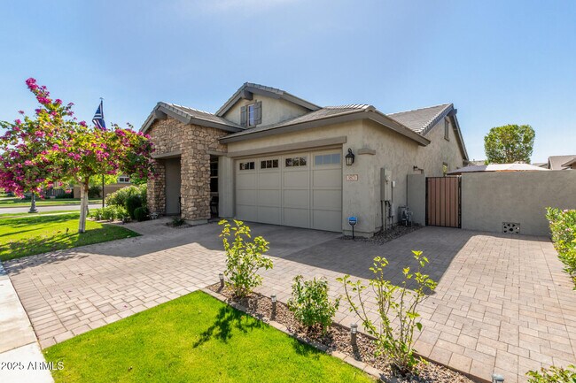 Building Photo - 3873 E Appaloosa Rd