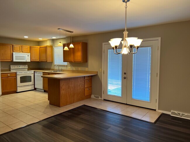 Kitchen-Dining 2 - 3332 Cottonwood Dr