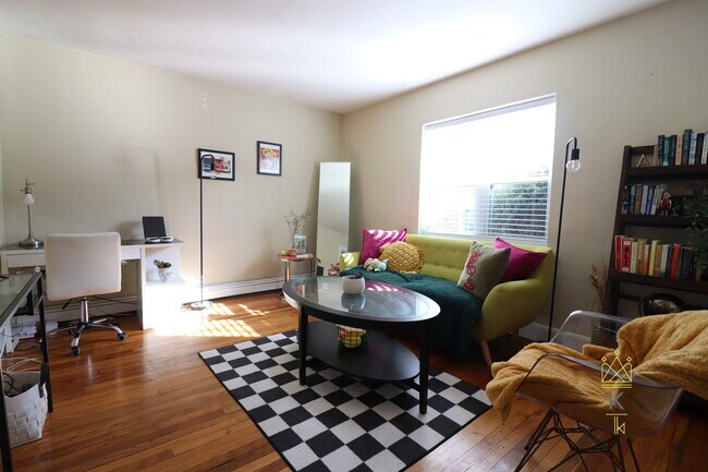 Building Photo - 38 Beechcroft St