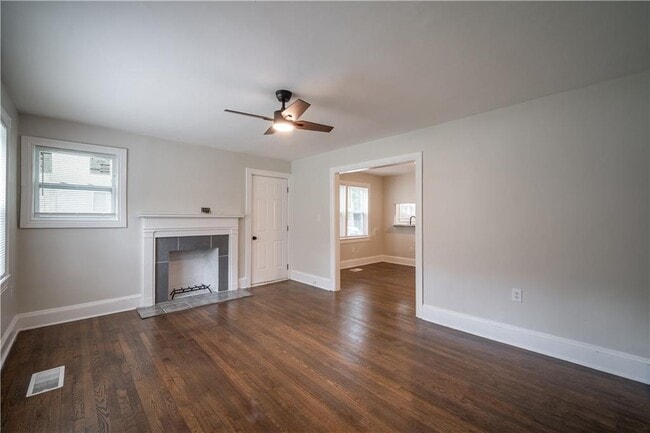 Building Photo - 2137 Delowe Dr