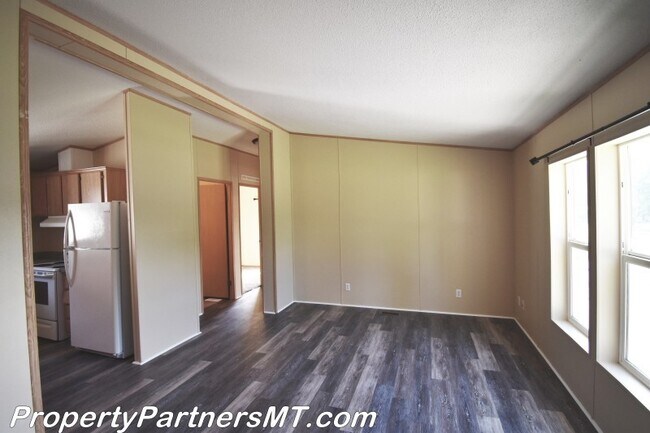 Building Photo - 3 Bed 2 Bath - Updated modular house!