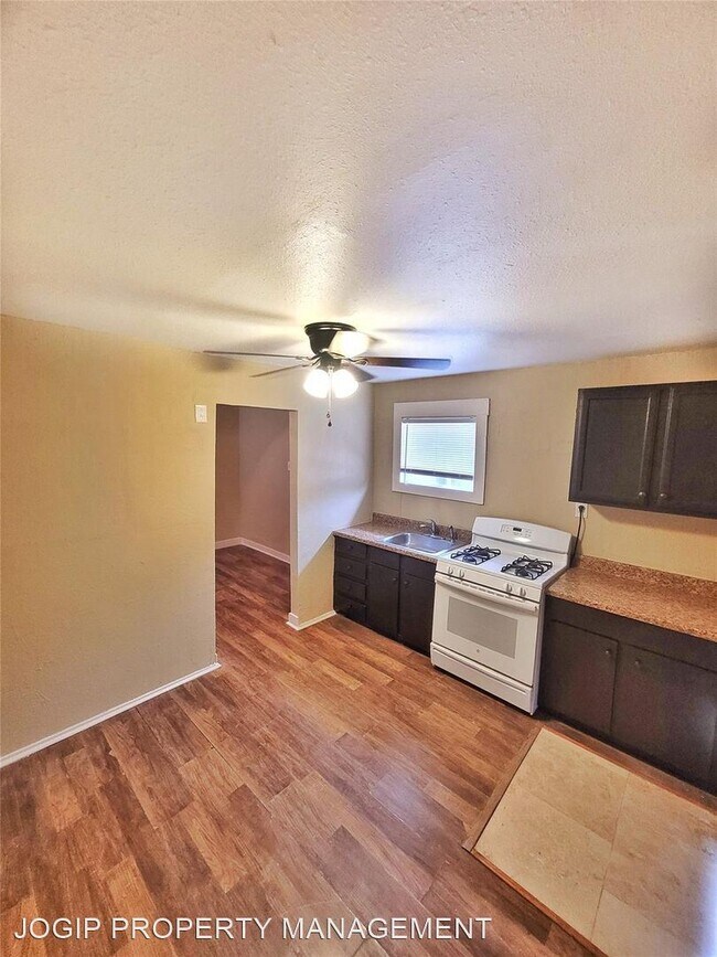 Foto del edificio - 4 br, 2 bath House - 1547 E. Ann Arbor Avenue