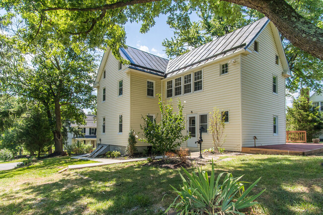 Building Photo - Yellow Springs