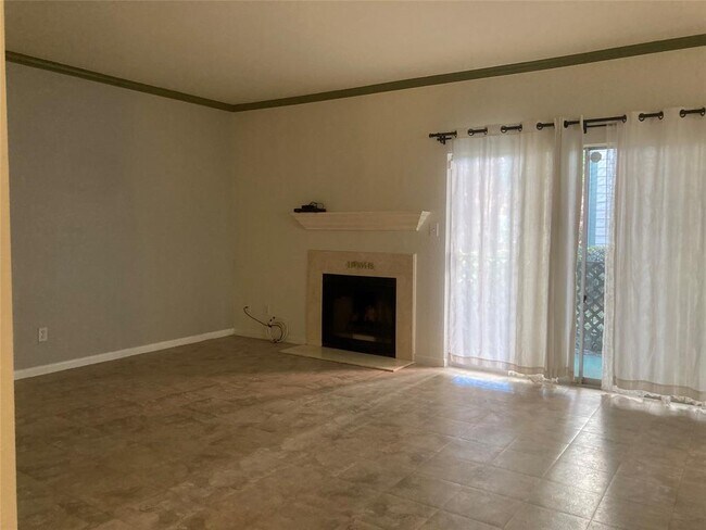 Foto del edificio - 6500 Harbor Town Dr