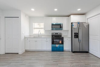 Building Photo - 4959 SE Primrose Way