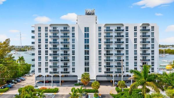 Foto del edificio - 7928 West Dr