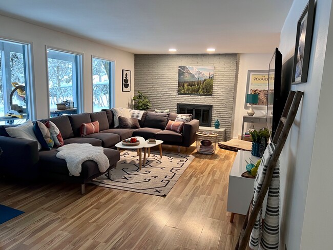 Building Photo - 2125 Dahl Ln