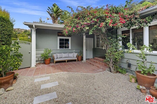 Building Photo - 1514 N Beverly Dr