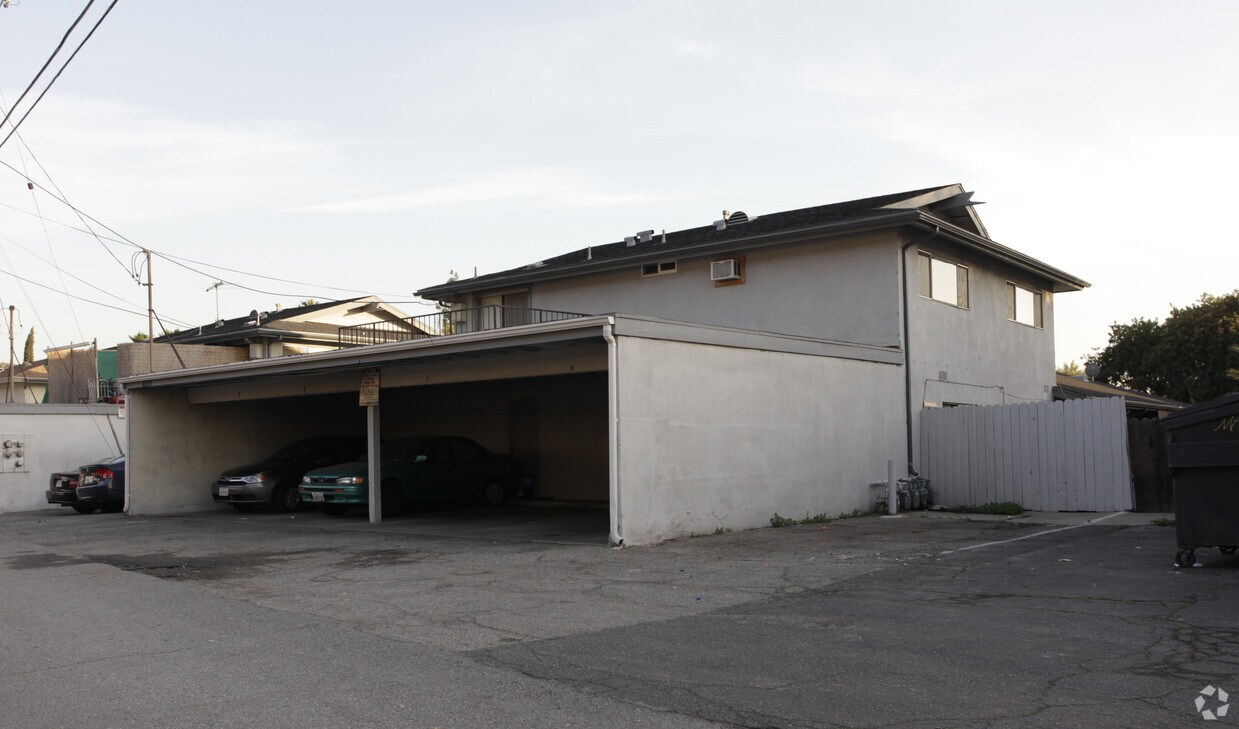 Building Photo - 1077 Springfield St