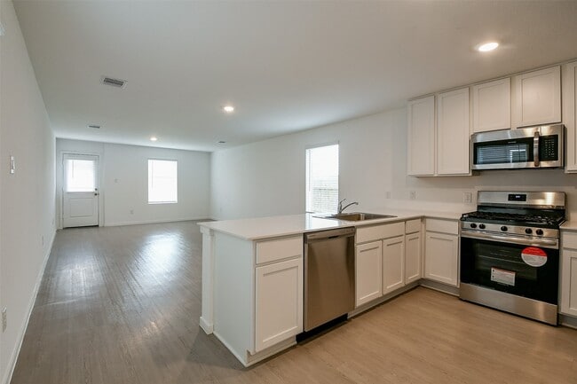 Building Photo - 21325 Carosella Dr