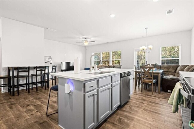 Building Photo - 7281 Rockhouse Rd