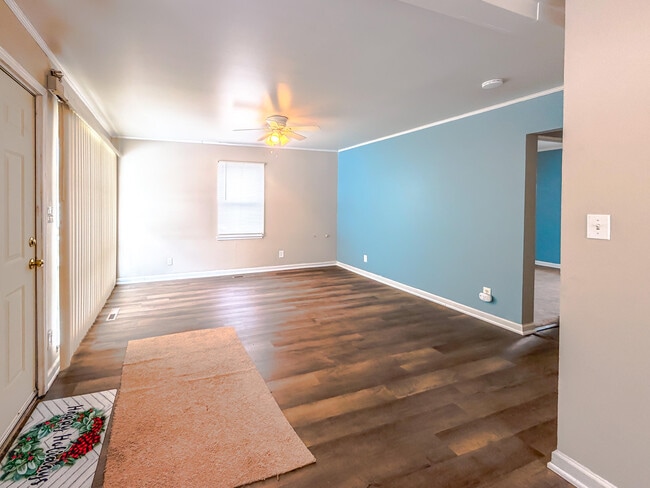 Building Photo - 10111 Corning St