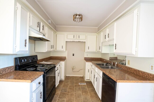 Building Photo - 3915/3917 E 60th Pl Duplex