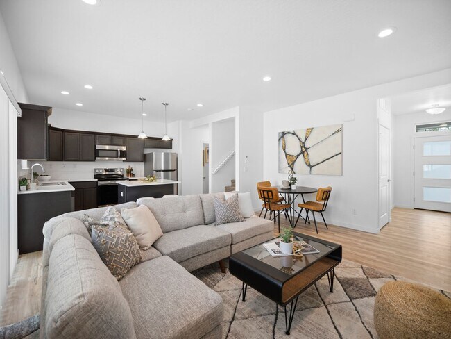 Foto del edificio - HALF OFF FIRST MONTH RENT- New Townhome in Deer Park!