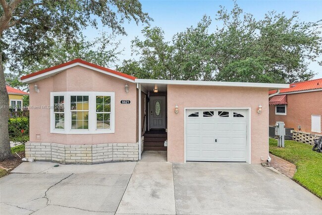 Building Photo - 6621 La Mesa Rd